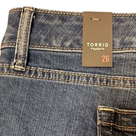 Torrid Women's Mid Rise Distressed Cut-Off Button Denim Shorts Blue Size 26 NWT - Picture 4 of 5